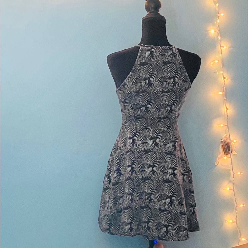 Halter top Dress - Picture 3 of 6